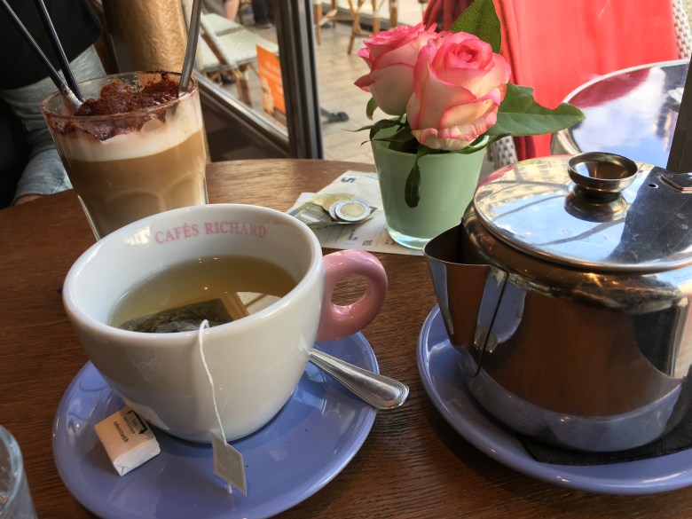 Cafes Richard Mad Tea Party